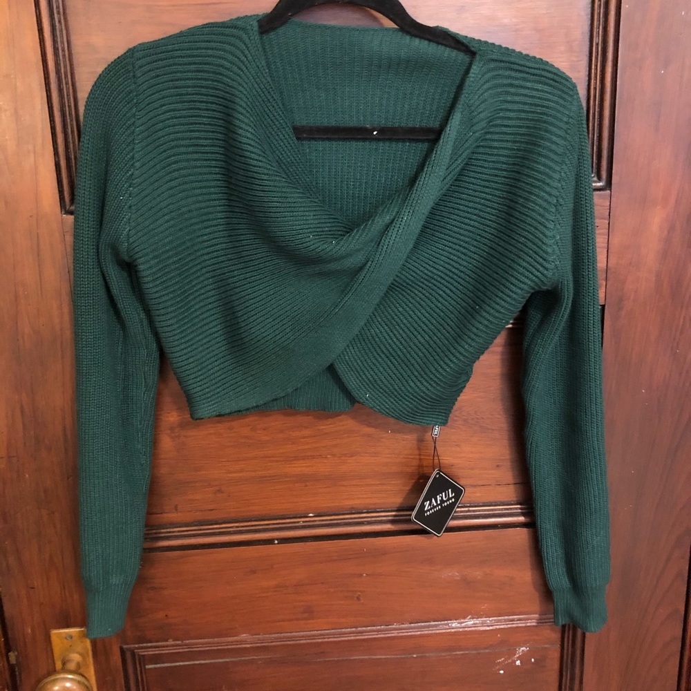 NWT Zaful Twist Front Cropped Sweater